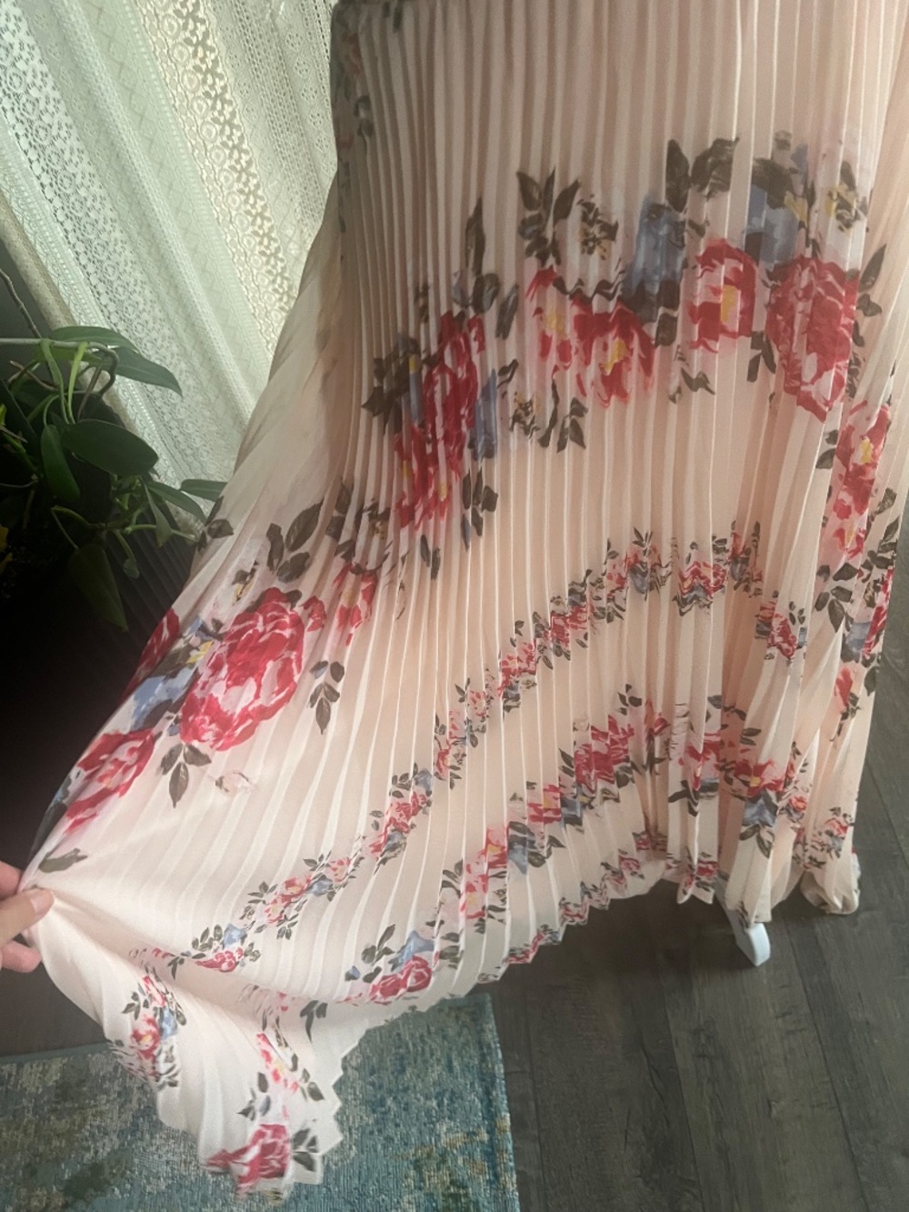 White House Black Market floral pleated v neck flowy dress - Picture 8 of 12